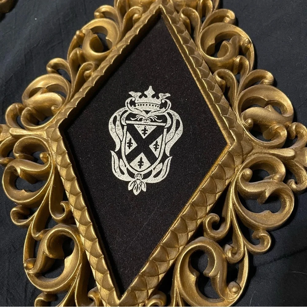 Vtg Hollywood Regency Gold Ornate Wall Plaques Heraldic Crest Set of 4 Velvet